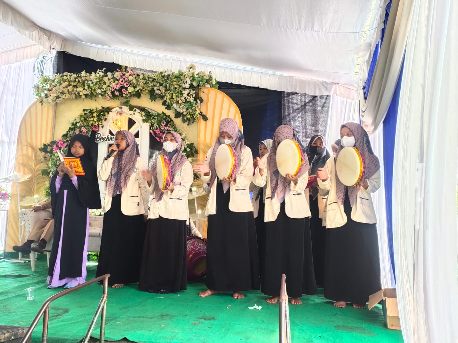 TIM HADROH NURUS SHOLAWAT SMB MENGHADIRI ACARA UNDANGAN MASYARAKAT