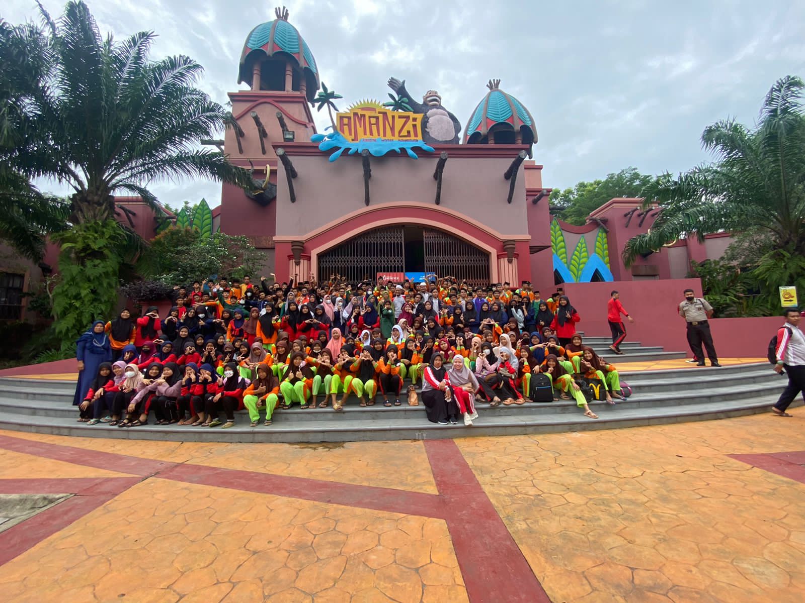 RIHLAH HARI SANTRI KE AMANZI WATERPARK PALEMBANG