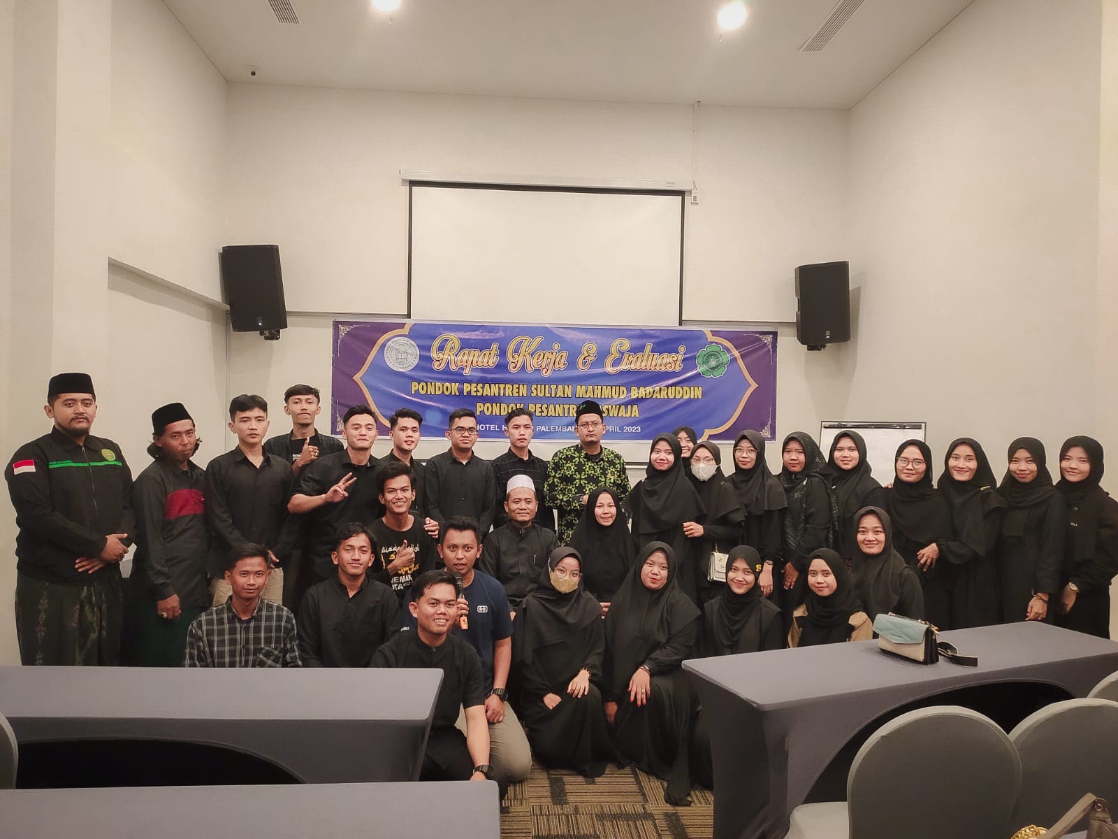RAPAT EVALUASI PONDOK PESANTREN SULTAN MAHMUD BADARUDDIN PALEMBANG DI HOTEL HARPER PALEMBANG