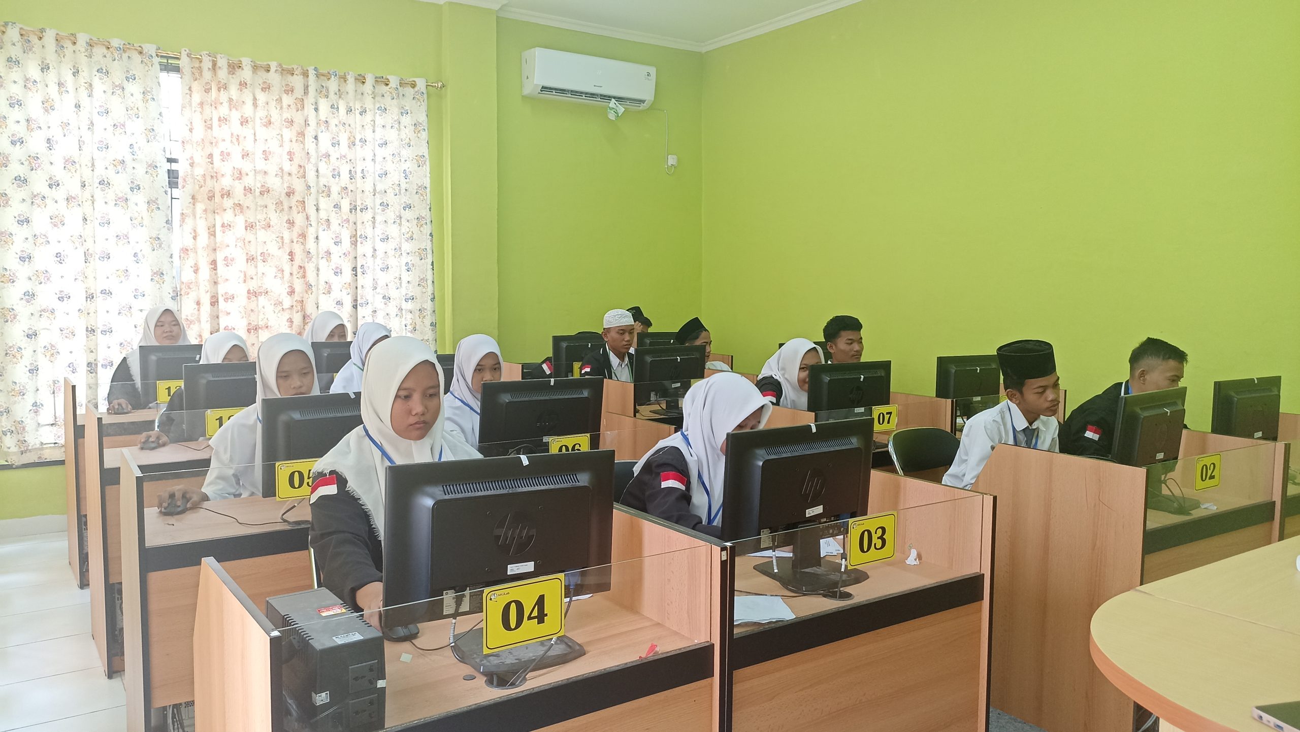 PELAKSANAAN UJI KESETARAAN KELAS 12 TINGKAT ULYA TAHUN 2023 PONDOK PESANTREN SULTAN MAHMUD BADARUDDIN