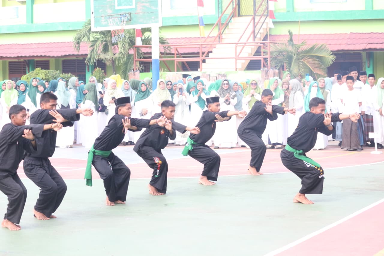 Penampilan Atraksi PN Santri SMB di MTs Negeri 2 Palembang dalam Acara Hari Santri Se-Sumsel