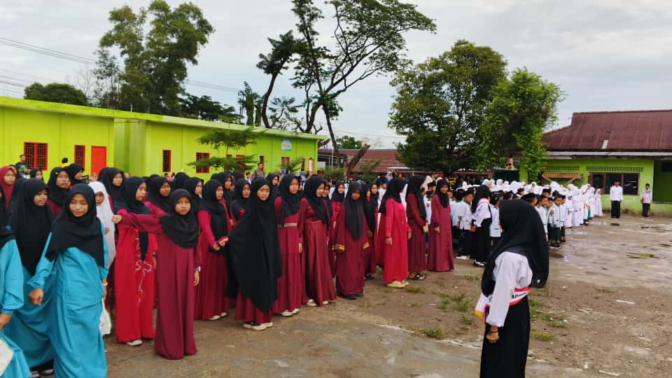 Upacara Hari Santri dan Rihlah Islamiyah Ponpes SMB