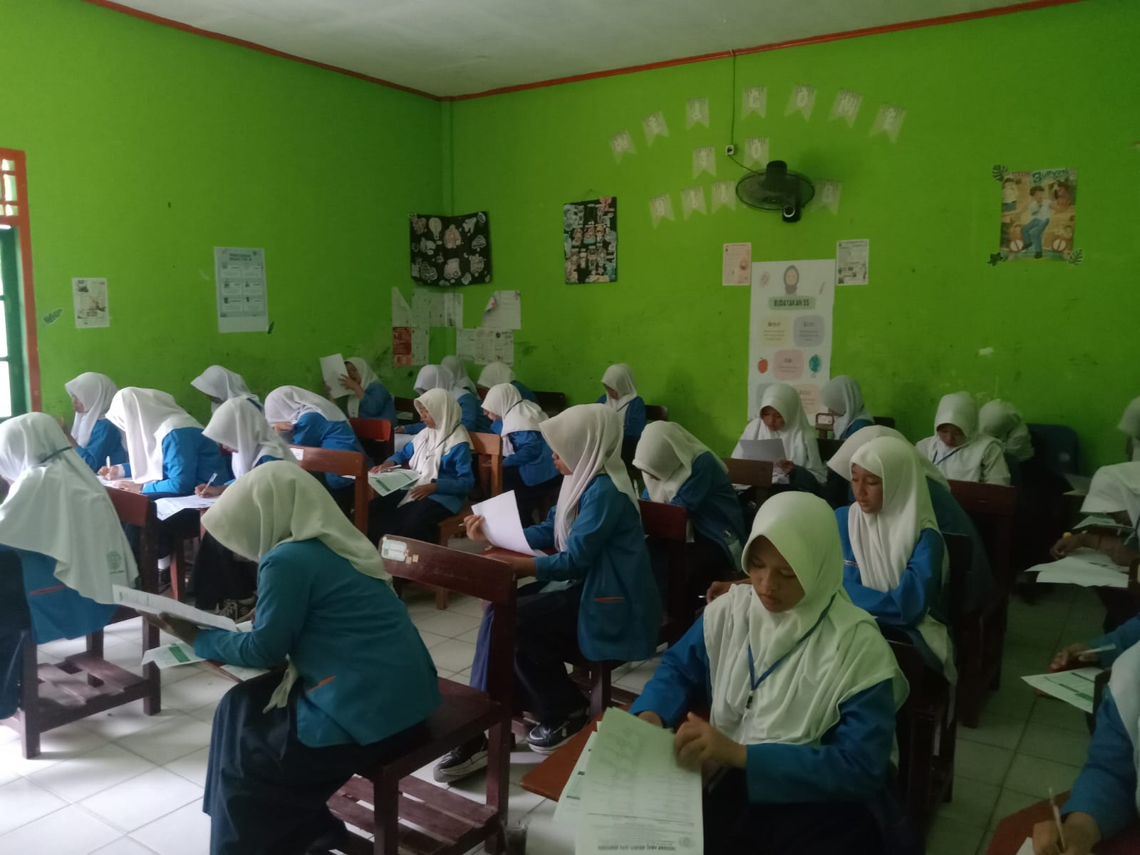 Kegiatan Ujian Akhir Semester Ganjil/I Ponpes SMB