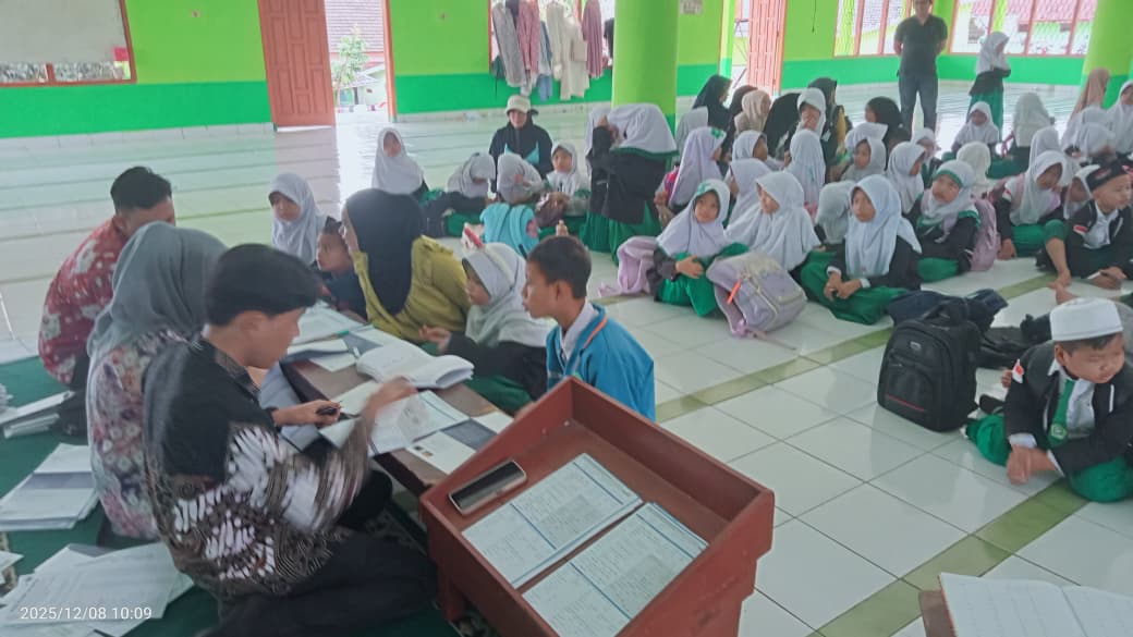 Penyaluran Bantuan PIP dari Bank Mandiri kepada Santri Ponpes Sultan Mahmud Badaruddin
